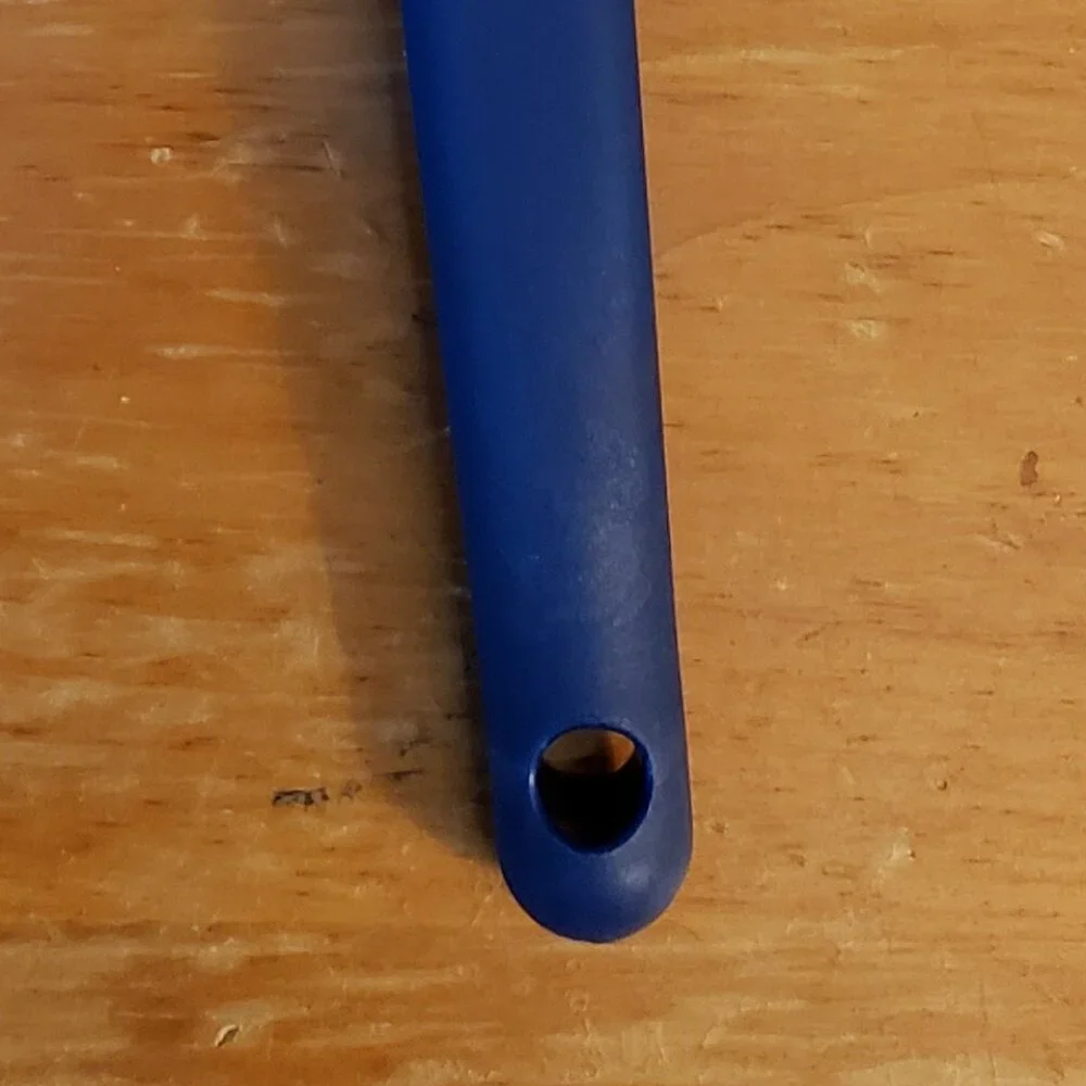 NWT Tupperware bold 'n blue ladle